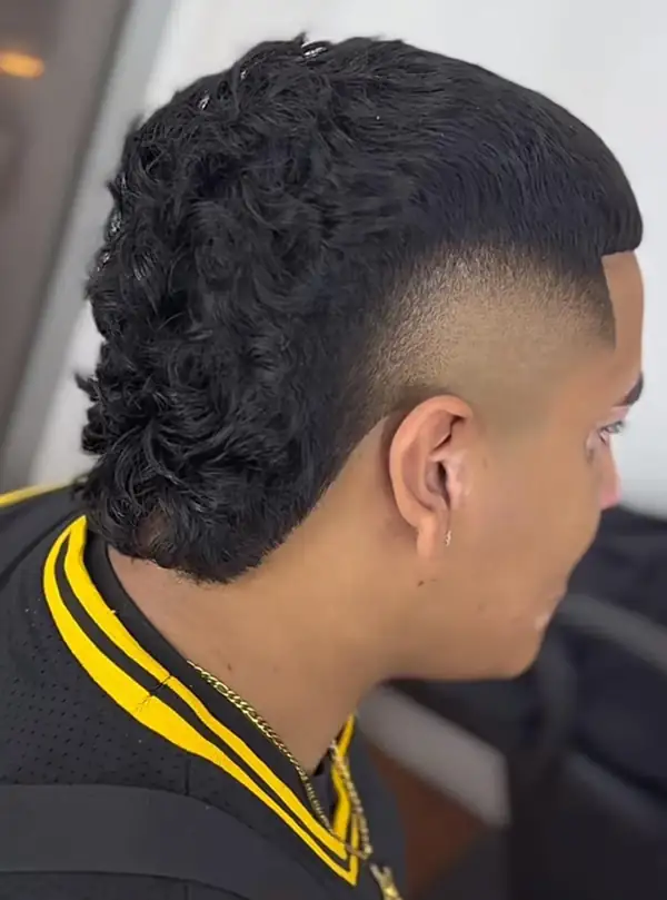 Atendimento de barbearia no salão
